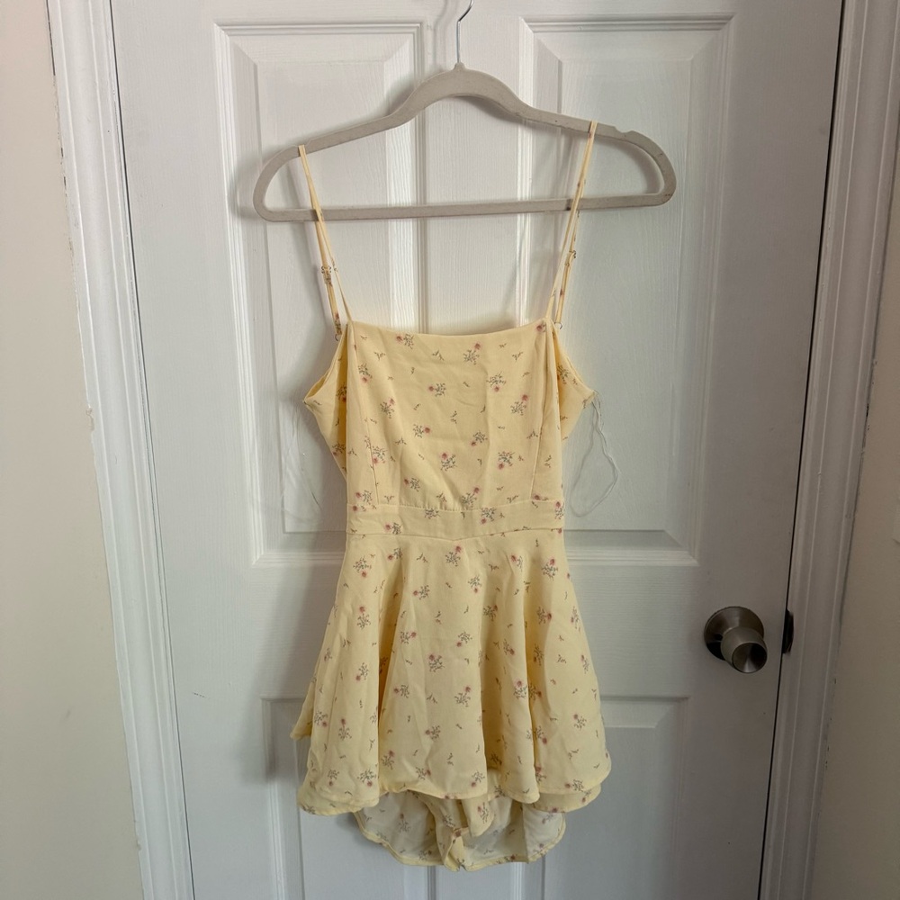 Silhouette Soft Yellow Floral Garment
